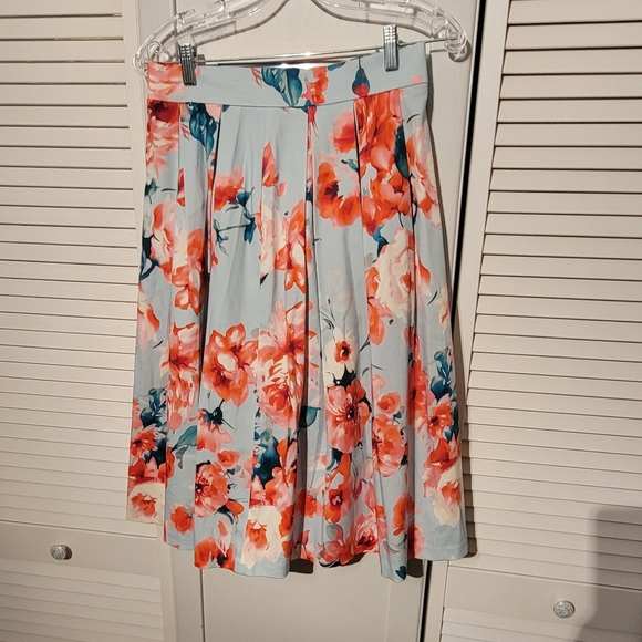 Skirt - Picture 1 of 3